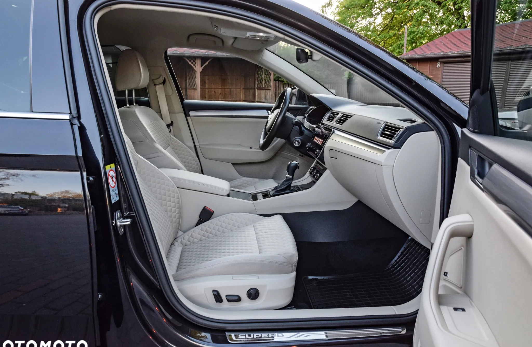 Skoda Superb cena 84900 przebieg: 200000, rok produkcji 2018 z Sochaczew małe 742